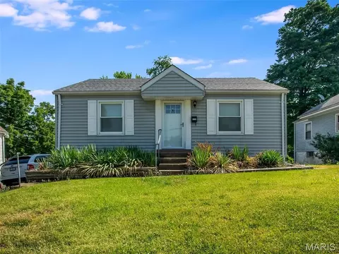 5237 Heege Rd, Saint Louis, MO 63123