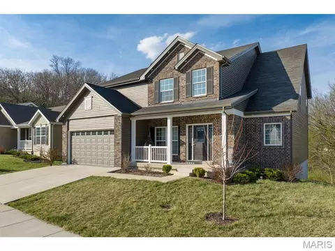 5013 Corisande Woods Dr, Fenton, MO 63026
