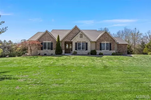 2 Country Trails Ct, Moscow Mills, MO 63362