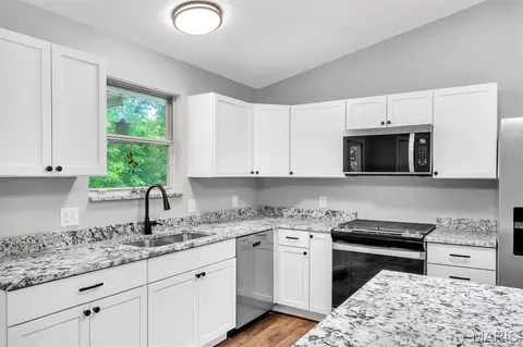 Kitchen - 1678 Elizabeth Dr, Arnold, MO 63010 photo 2 of 2