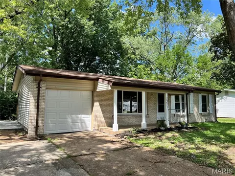 1311 Claudine Dr, Saint Louis, MO 63138