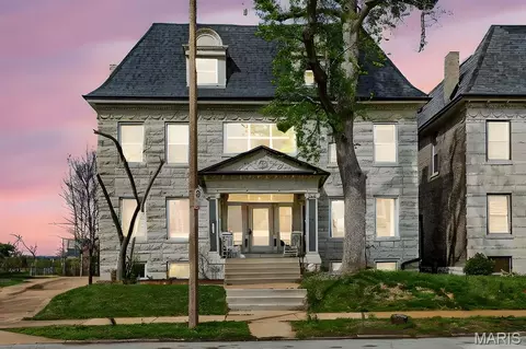 5137 Washington Pl, Saint Louis, MO 63108