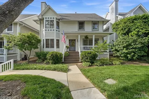 1131 Hawken Pl, Webster Groves, MO 63119