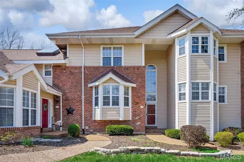 405 Meramec Way #10, Saint Charles, MO 63303