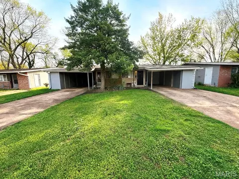 830 Loyola Dr, Florissant, MO 63031