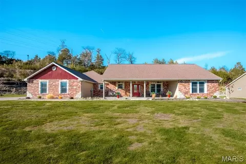 3275 Echo Lake Dr, Byrnes Mill, MO 63025