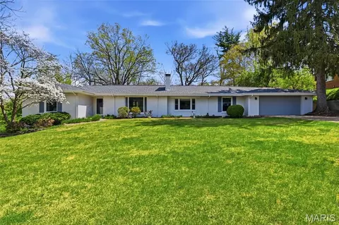 6 Lake Pembroke Dr, Ferguson, MO 63135