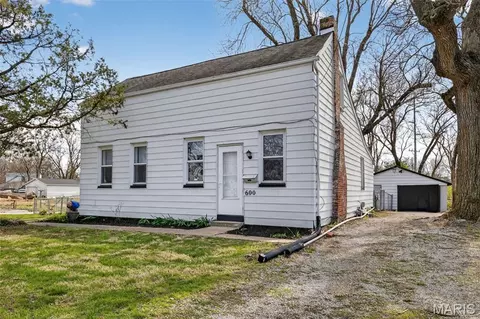 600 S 29th St, Belleville, IL 62226