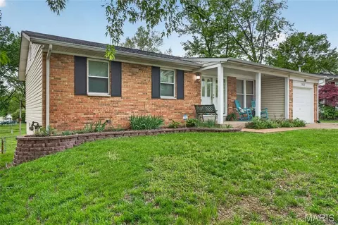 1818 San Pedro, Fenton, MO 63026
