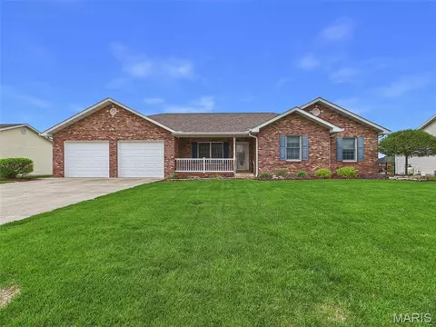 1121 Lakeview Dr, Breese, IL 62230