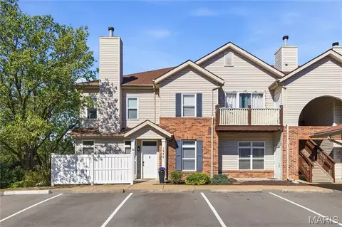 1275 Gardens Circle Dr #H, Saint Louis, MO 63125