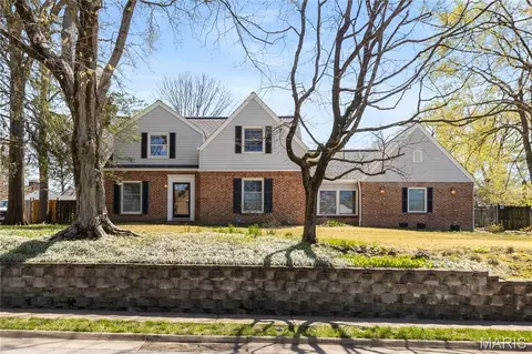 9244 Old Bonhomme Rd, Olivette, MO 63132