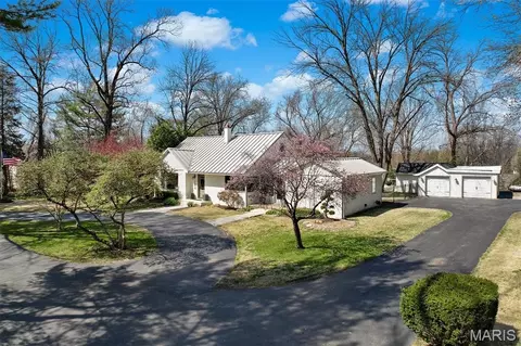 724 Schwarz Rd, Edwardsville, IL 62025