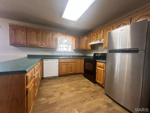 Kitchen - 17173 E Cedar Hills Dr, Dexter, MO 63841 photo 2 of 2