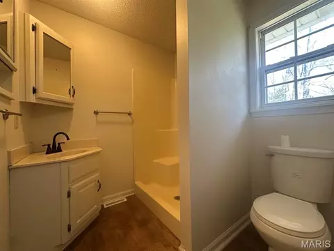 Bath - 17173 E Cedar Hills Dr, Dexter, MO 63841 photo 1 of 5