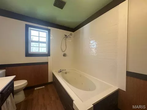 Bath - 17173 E Cedar Hills Dr, Dexter, MO 63841 photo 4 of 5