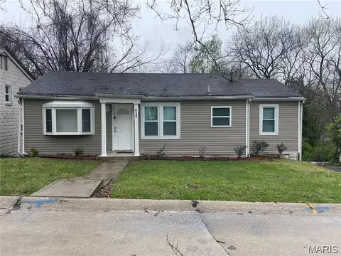 6155 Emerald Ave, Saint Louis, MO 63135