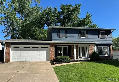821 Laurel Ln, Saint Charles, MO 63301
