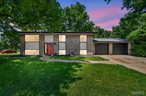 3375 Taylor Ave, Bridgeton, MO 63044