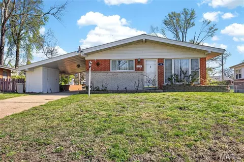 16 Tamma Ln, Hazelwood, MO 63042