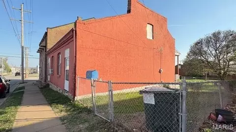 322 E Davis St, Saint Louis, MO 63111 photo 2