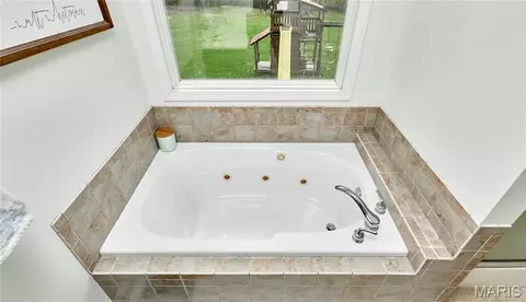 Bath - 110 Bruning Ln, Troy, MO 63379 photo 2 of 5
