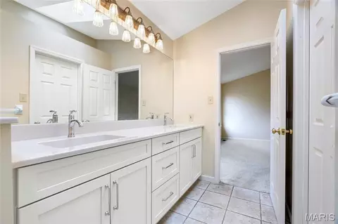 Bath - 679 Bluffs View Ct, Eureka, MO 63025 photo 3 of 5