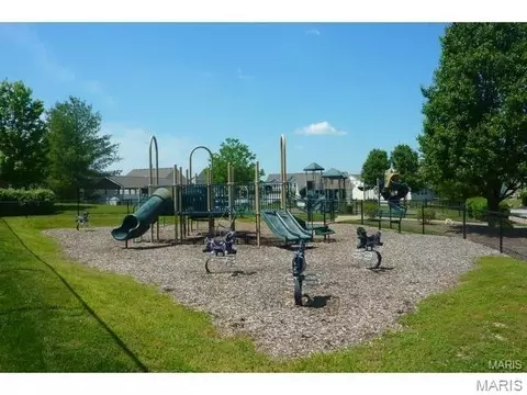 Exterior - 679 Bluffs View Ct, Eureka, MO 63025 photo 5 of 6