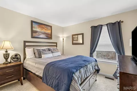 Bedroom - 679 Bluffs View Ct, Eureka, MO 63025 photo 1 of 6