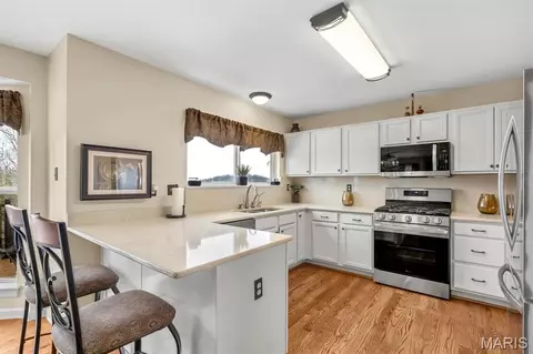 Kitchen - 679 Bluffs View Ct, Eureka, MO 63025 photo 1 of 3