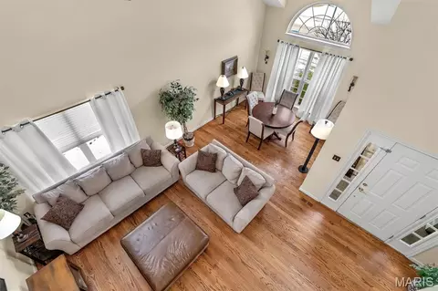 Living - 679 Bluffs View Ct, Eureka, MO 63025 photo 2 of 2