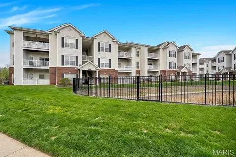 37 Kassebaum Ln #300, Saint Louis, MO 63129