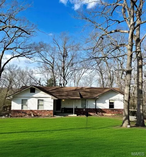 8413 Logans Run, Dittmer, MO 63023