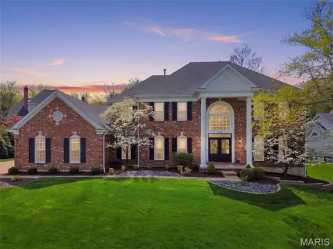 14812 Brook Hill Dr, Chesterfield, MO 63017