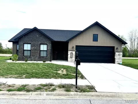 3752 Kristine Dr, Pontoon Beach, IL 62040