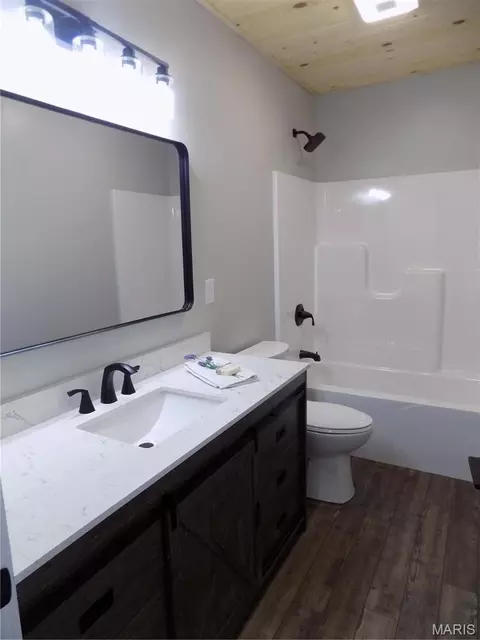 Bath - 10801 Barley Ct, Rolla, MO 65401 photo 5 of 8