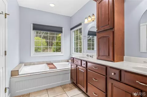 Bath - 401 Jasper Rd, Festus, MO 63028 photo 4 of 10