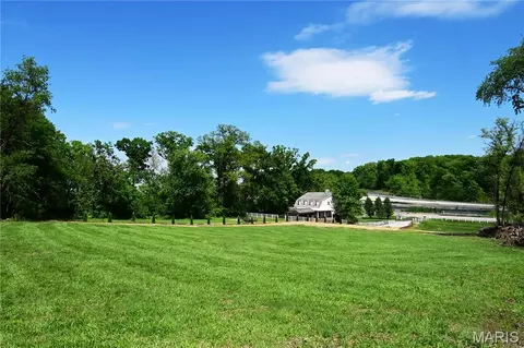 63 S Woods Mill Rd, Chesterfield, MO 63017