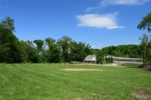 63 S Woods Mill Rd, Chesterfield, MO 63017