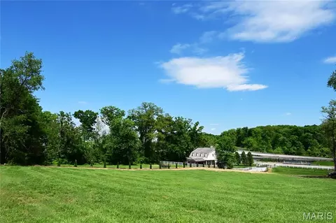 63 S Woods Mill Rd, Chesterfield, MO 63017