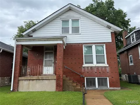 6635 Arsenal St, Saint Louis, MO 63139