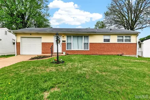 205 Lynn Meadows Ln, Florissant, MO 63033