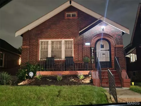 5919 Summit Pl, Saint Louis, MO 63147
