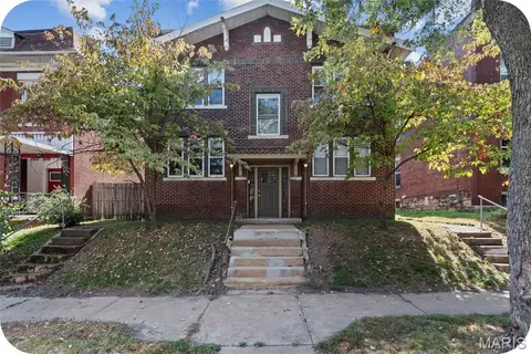 4242 Botanical Ave, Saint Louis, MO 63110