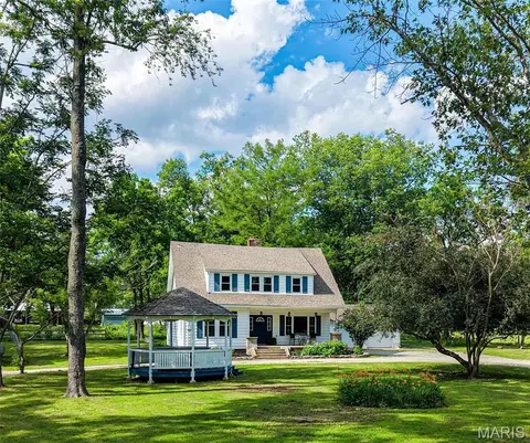 5961 Busiek Rd, Farmington, MO 63640