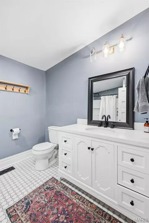 Bath - 11 Skyview Way, Pacific, MO 63069 photo 3 of 6