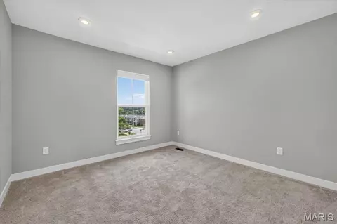 Bedroom - 8933 Eager Rd, Saint Louis, MO 63144 photo 5 of 6