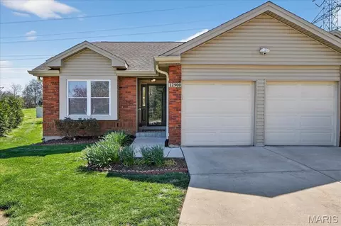 12900 Springdale Village Dr, Saint Louis, MO 63146