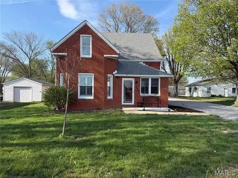 932 Carr St, O'fallon, IL 62269