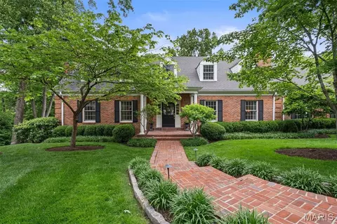 33 Gouvenor Ln, Ladue, MO 63124